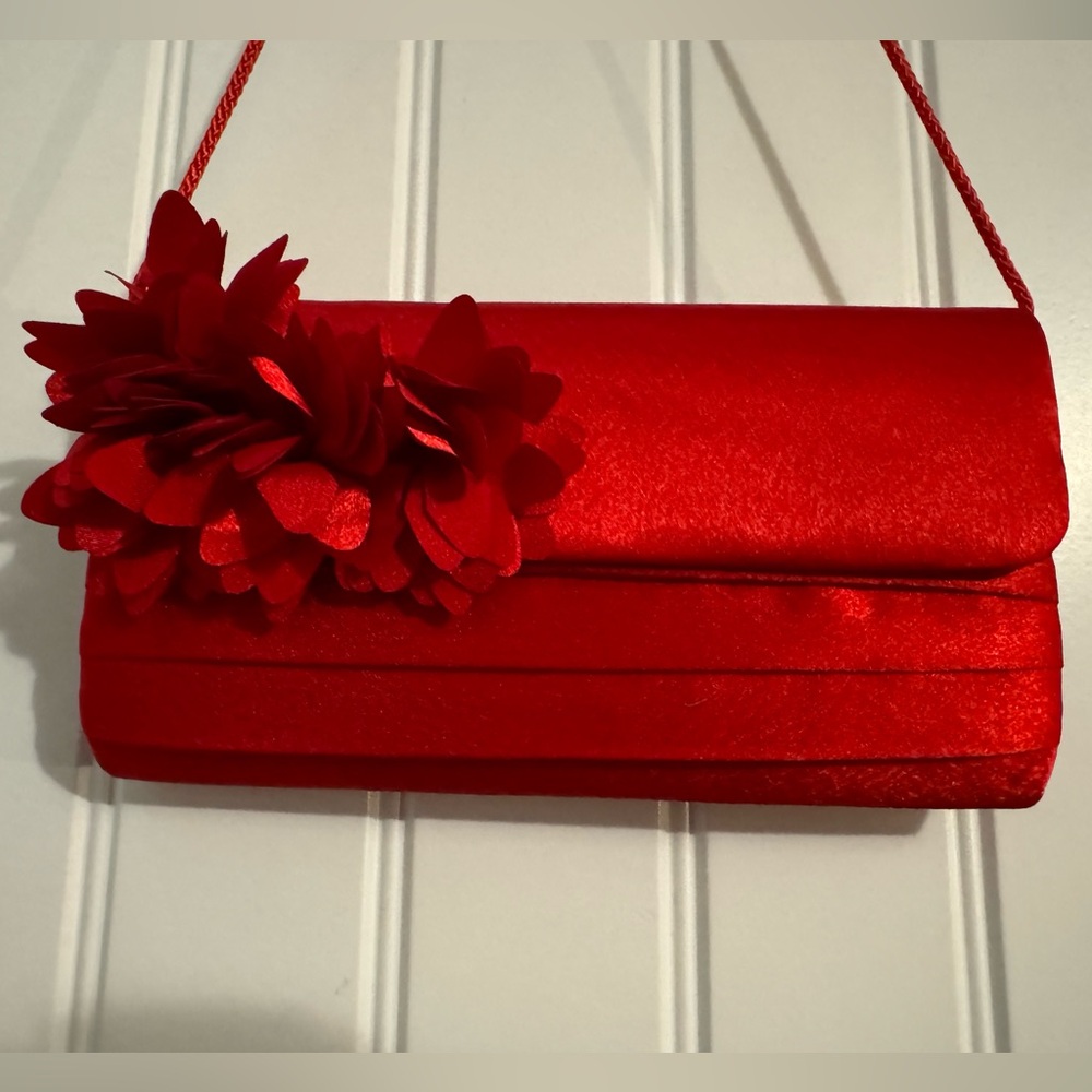 Pretty Lulu Townsend red satin look 3D flower rectangle purse handbag NWOT - Picture 2 of 7